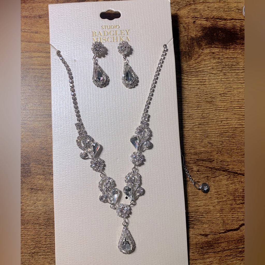 Badgley Mischka Crystal Drop Necklace And Earrings Set 25$